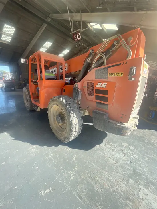 2017 SKYTRAK 8042 Forklift