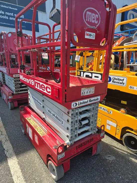 2018 MEC MICRO 19 Scissor Lift