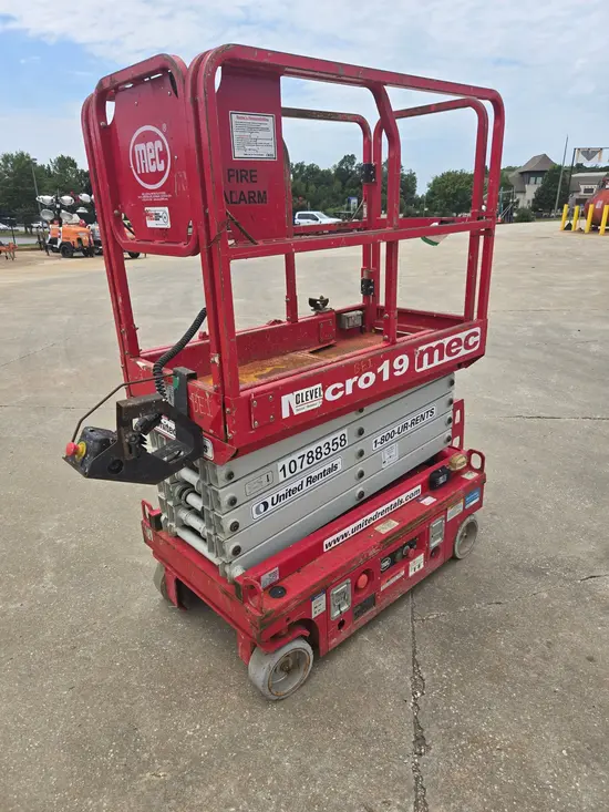 2018 MEC MICRO 19 Scissor Lift