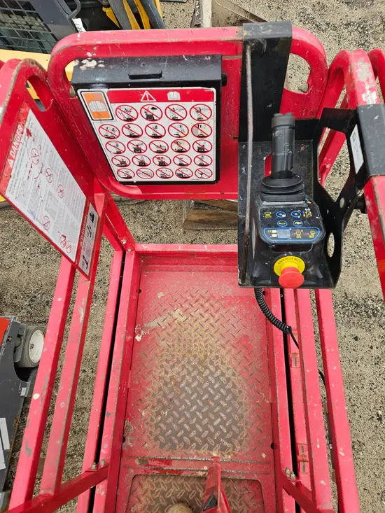2018 MEC MICRO 19 Scissor Lift