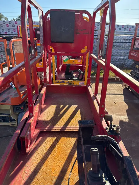 2018 MEC MICRO 19 Scissor Lift
