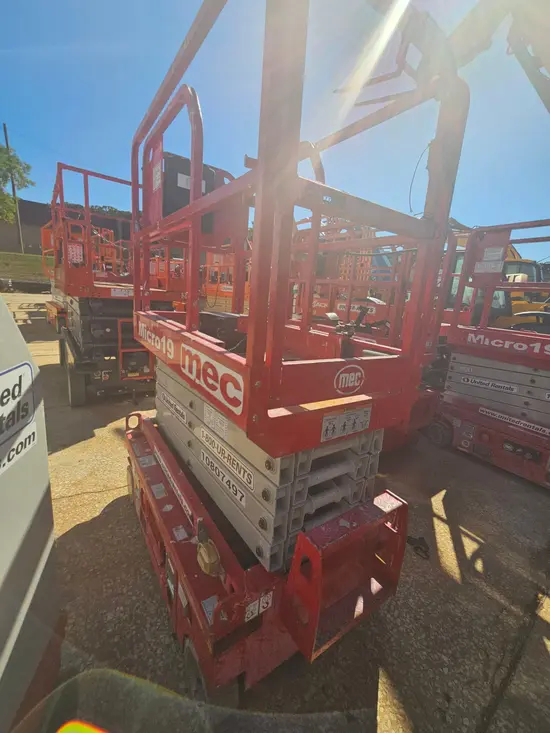 2018 MEC MICRO 19 Scissor Lift