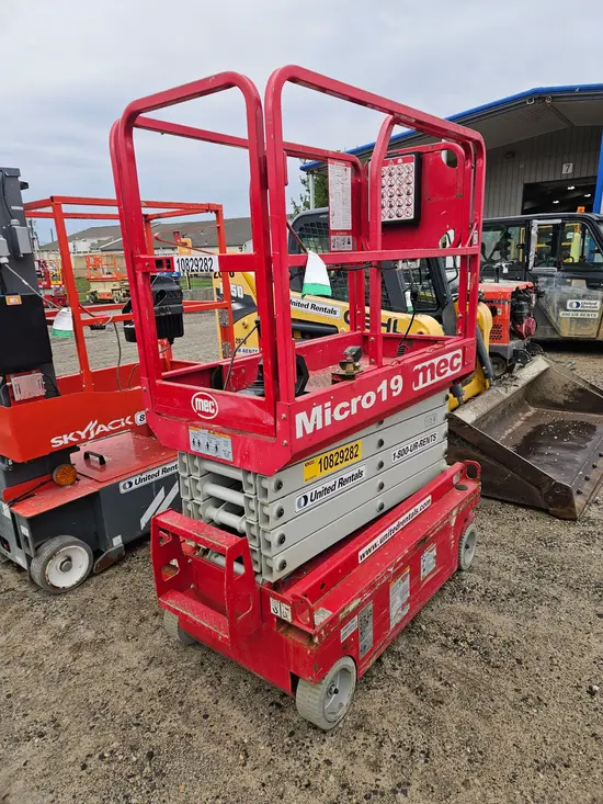 2018 MEC MICRO 19 Scissor Lift