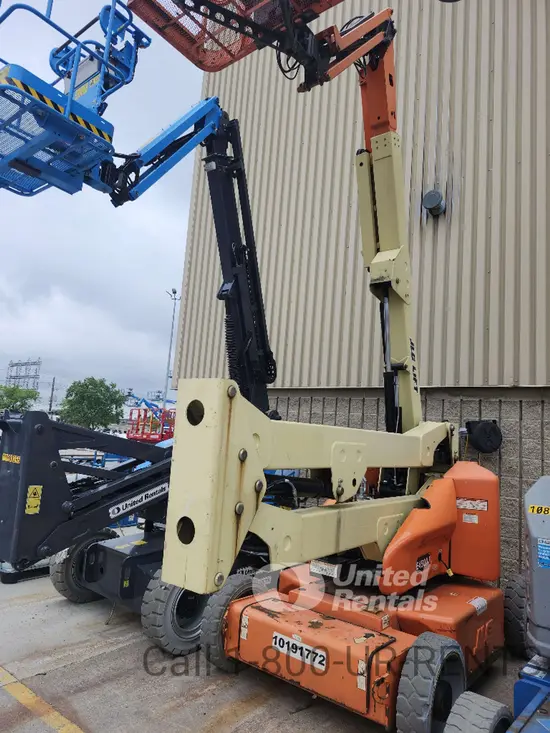2013 JLG E450AJ Articulating Boom Lift
