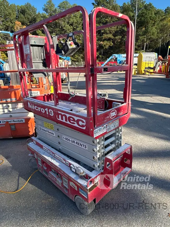 2018 MEC MICRO 19 Scissor Lift