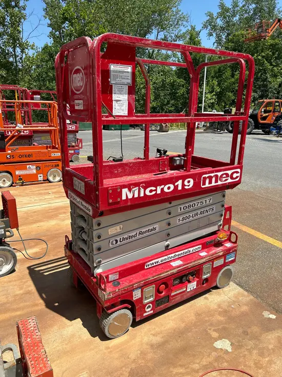 2018 MEC MICRO 19 Scissor Lift