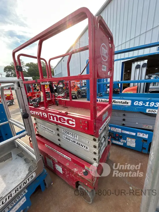 2019 MEC MICRO 19 Scissor Lift