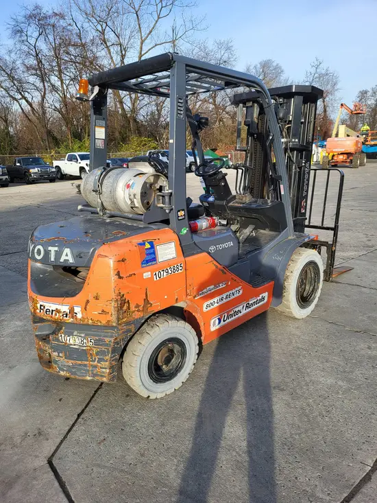 2018 Toyota 8FGU30 Warehouse Forklift