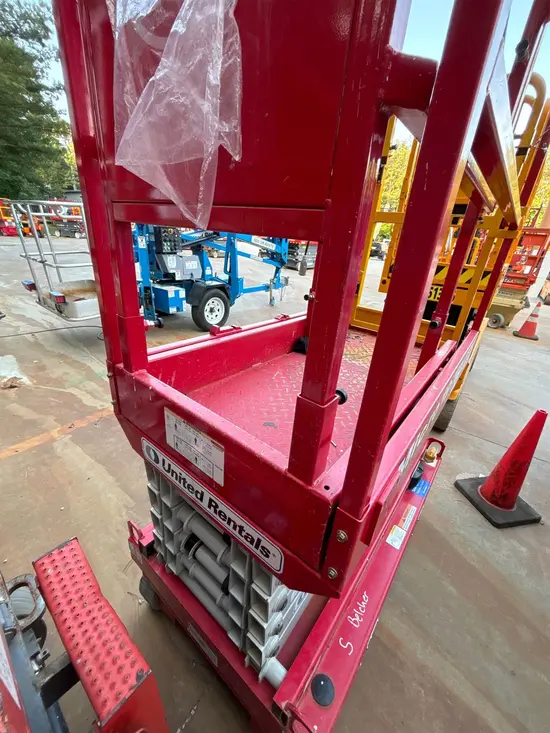 2018 MEC MICRO 19 Scissor Lift