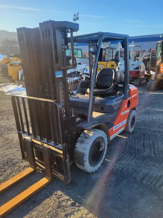 2019 Toyota 8FGU30 Warehouse Forklift