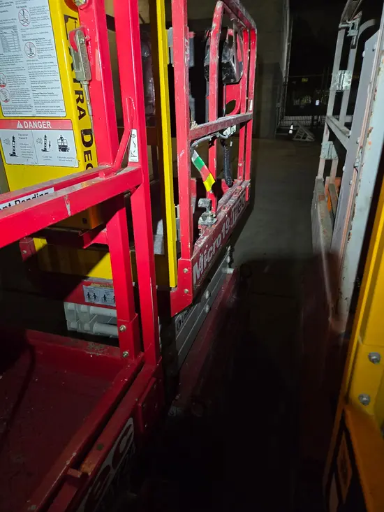 2019 MEC MICRO 19 Scissor Lift