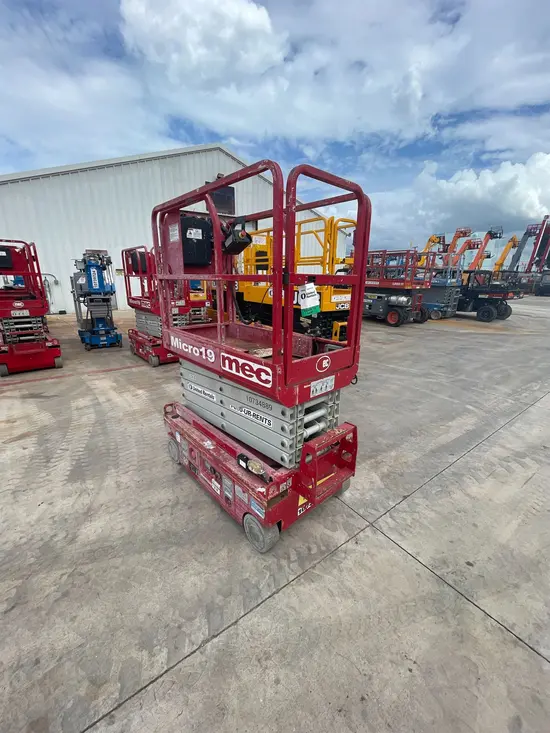 2018 MEC MICRO 19 Scissor Lift