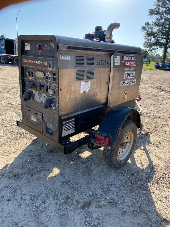 2019 Lincoln Electric VANTAGE 435 Welder