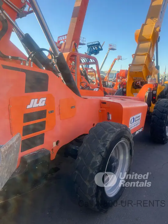 2018 SKYTRAK 8042 Forklift