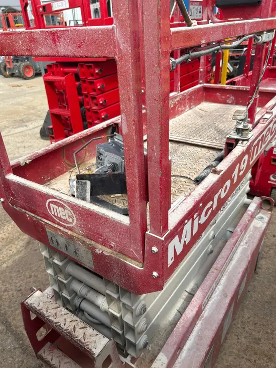 2018 MEC MICRO 19 Scissor Lift