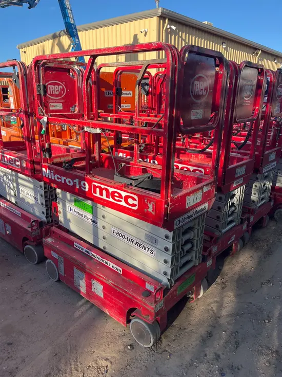 2018 MEC MICRO 19 Scissor Lift