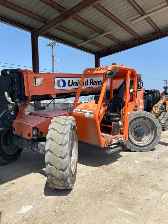 2017 SKYTRAK 8042 Forklift