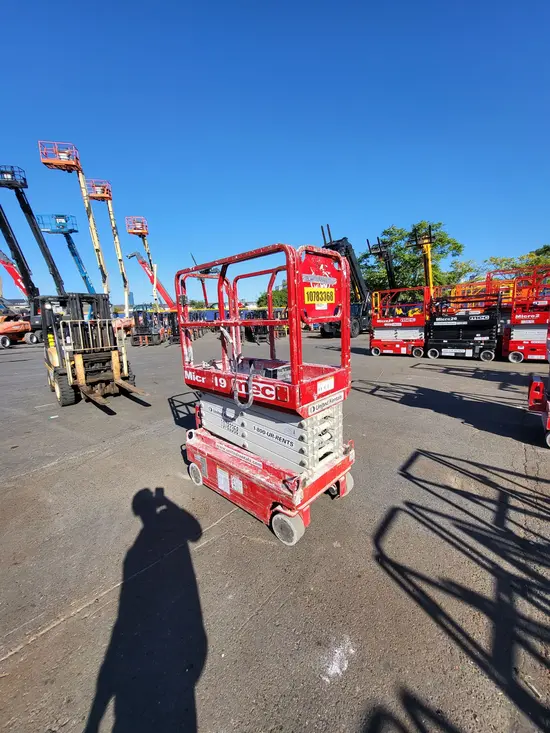 2018 MEC MICRO 19 Scissor Lift