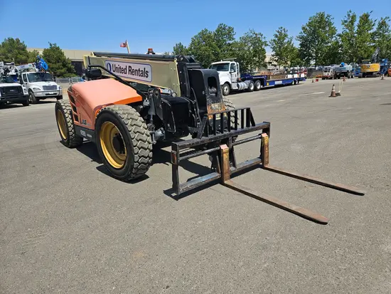 2018 JLG 742 Forklift