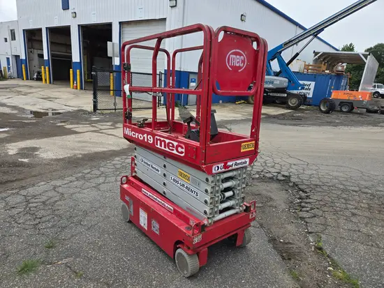2018 MEC MICRO 19 Scissor Lift