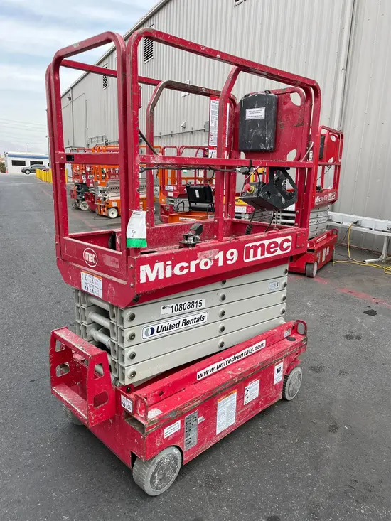 2018 MEC MICRO 19 Scissor Lift