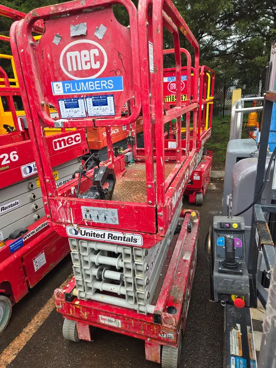 2018 MEC MICRO 19 Scissor Lift