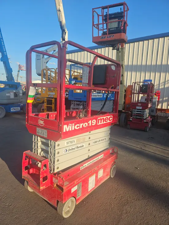 2018 MEC MICRO 19 Scissor Lift