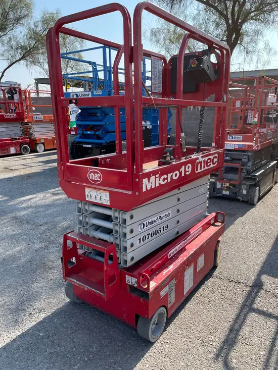 2018 MEC MICRO 19 Scissor Lift
