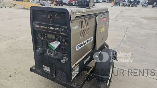 2019 Lincoln Electric VANTAGE 435 Welder