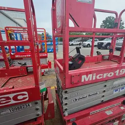2018 MEC MICRO 19 Scissor Lift